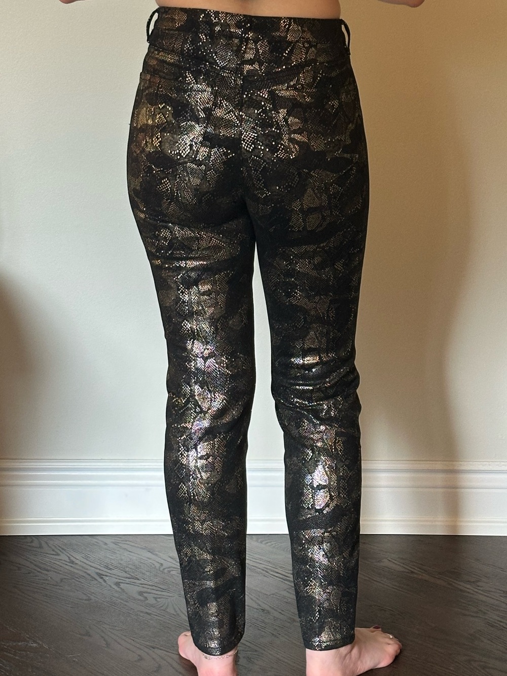 NWOT Frank Lyman Design Black and Gold Snake-Print Skinny Jeans